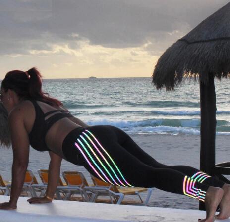 GlowMotion™ Black Glowing Leggings – Autumn Fit"